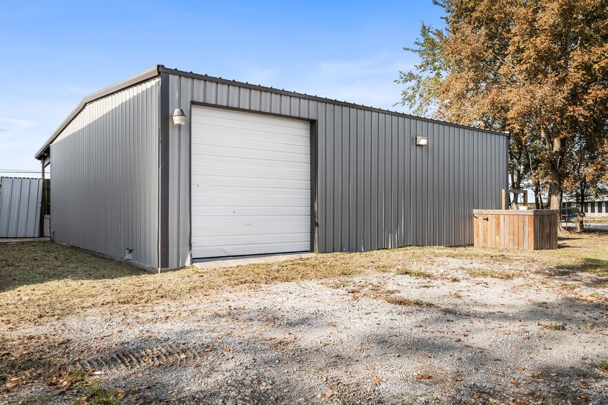 More Photos Of 3144 Texas Ave, Bridge City Warehouse For Lease