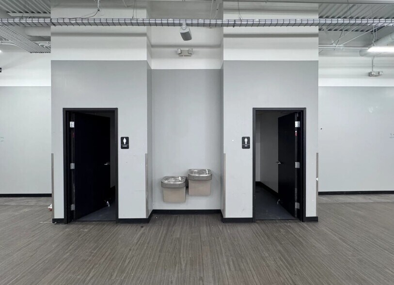 More Photos Of 310 S Pearl St, Albany Drugstore For Lease