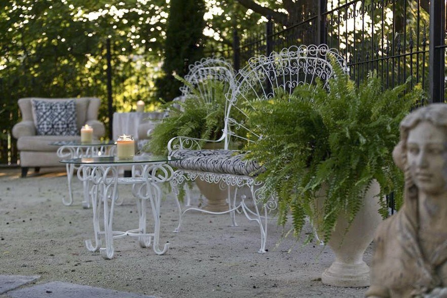 More Photos Of 304 S Wells St, Lake Geneva Hotel For Sale