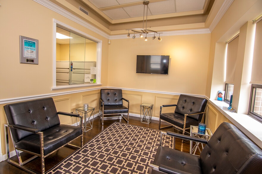 More Photos Of 560 Bergen Blvd, Ridgefield Medical For Sale