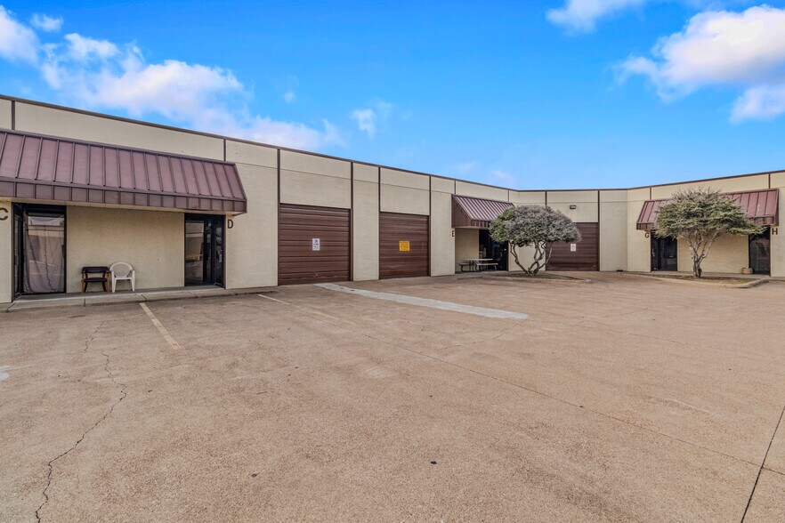 More Photos Of 1315 Colony Ct, Haltom City Distribution For Lease