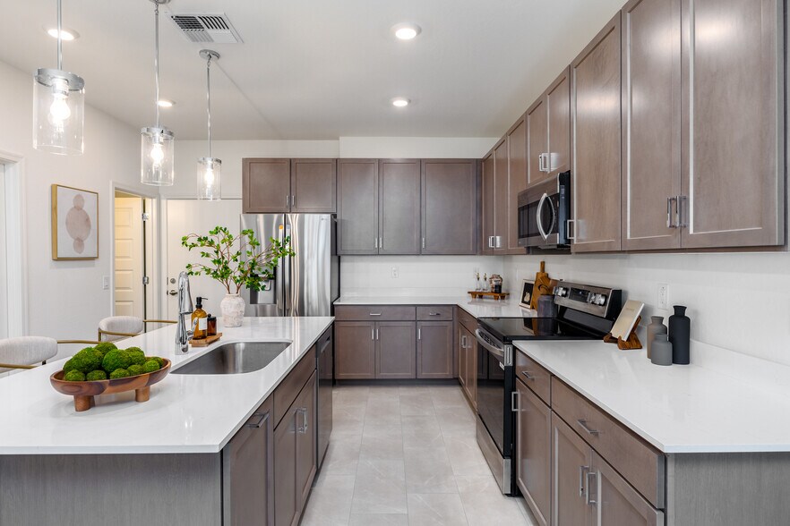 More Photos Of 651 N Ironwood Dr, Apache Junction Apartments For Sale