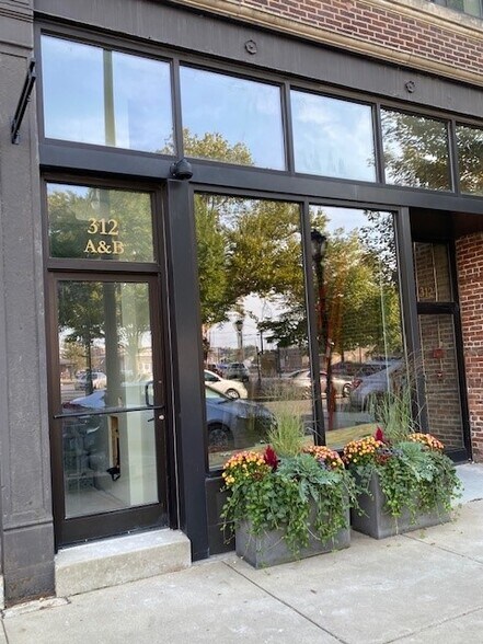 More Photos Of 312 E Adams St, Springfield Storefront Retail Office For Lease