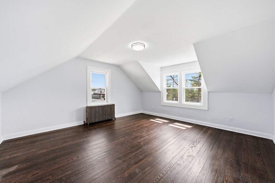 More Photos Of 749 E Main St, Kings Park Office For Sale