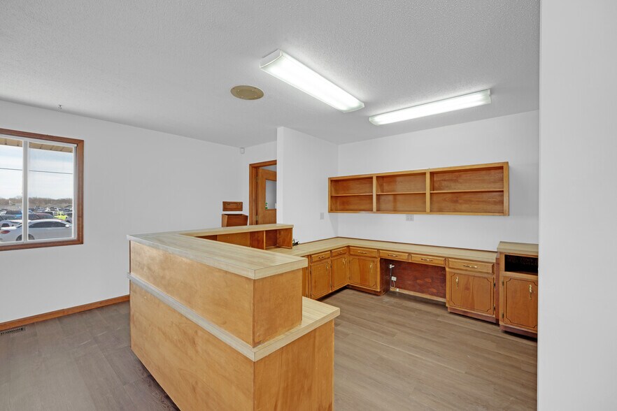 More Photos Of 804 Winchester Dr, Sedalia Medical For Sale