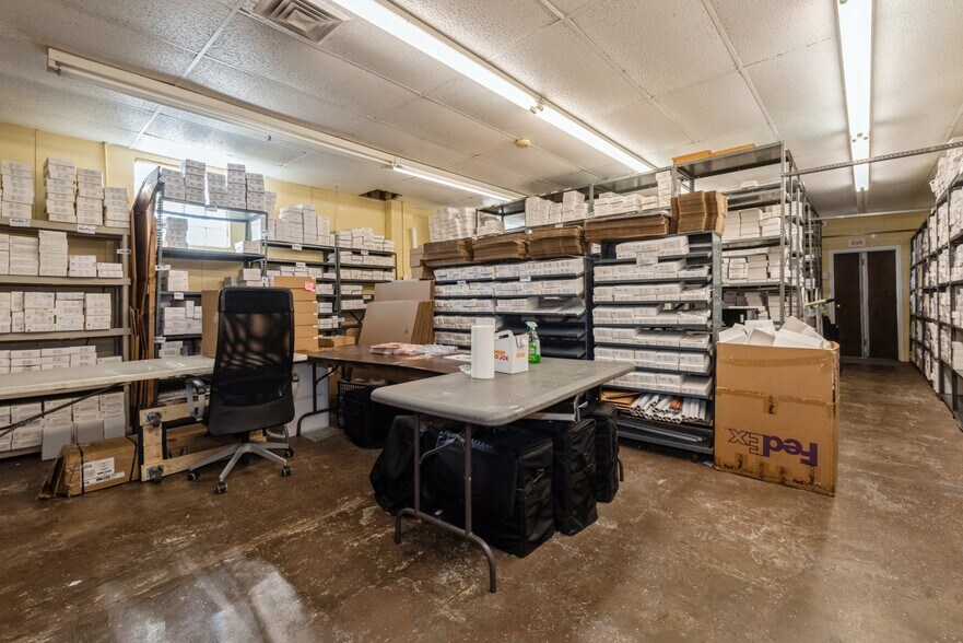 More Photos Of 27 Hanse Ave, Freeport Manufacturing For Sale