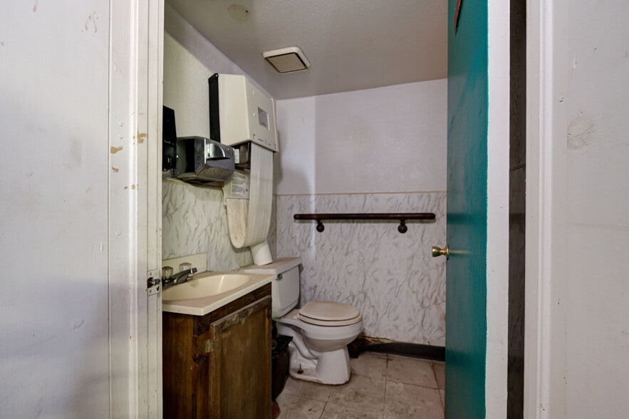 More Photos Of 10513 S Sunnylane Rd, Oklahoma City Freestanding For Sale