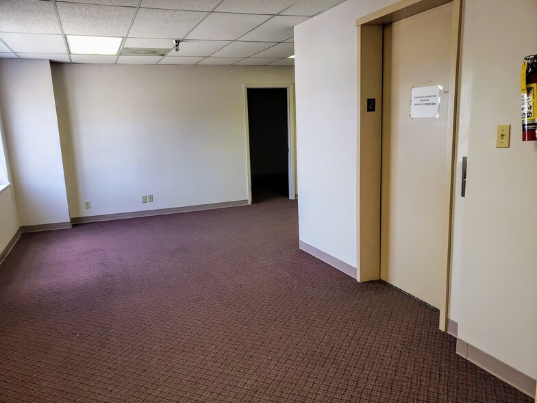 More Photos Of 200 State St, Mccomb Office For Lease