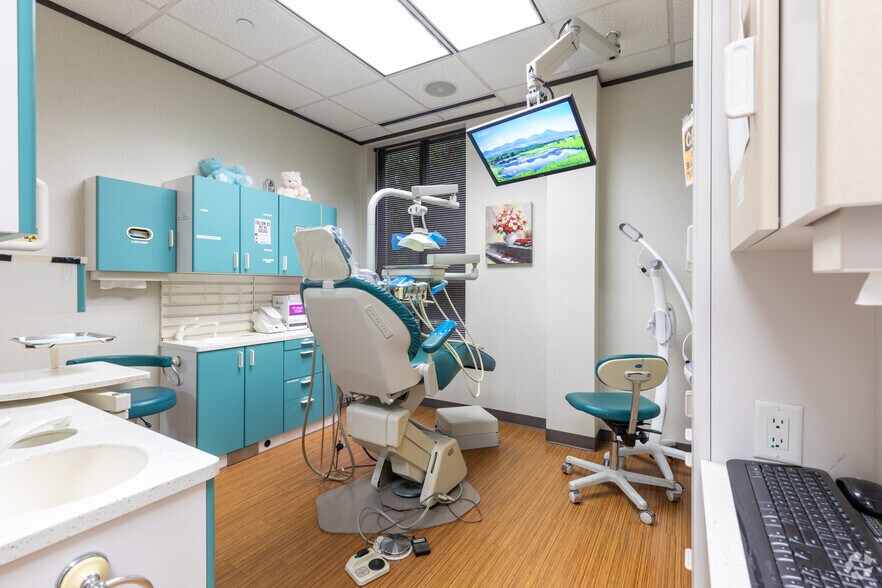 More Photos Of 52 Sugar Creek Center Blvd, Sugar Land Office For Lease