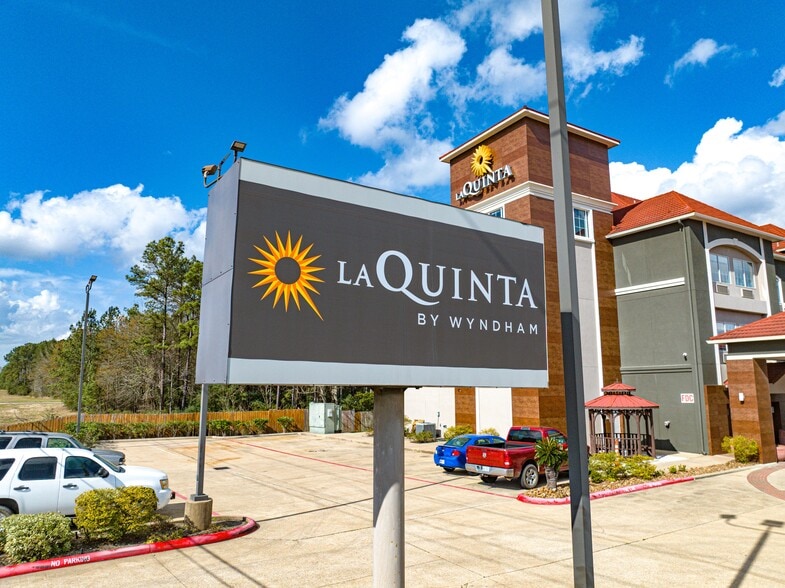 More Photos Of 104 N LHS Dr, Lumberton Hotel For Sale