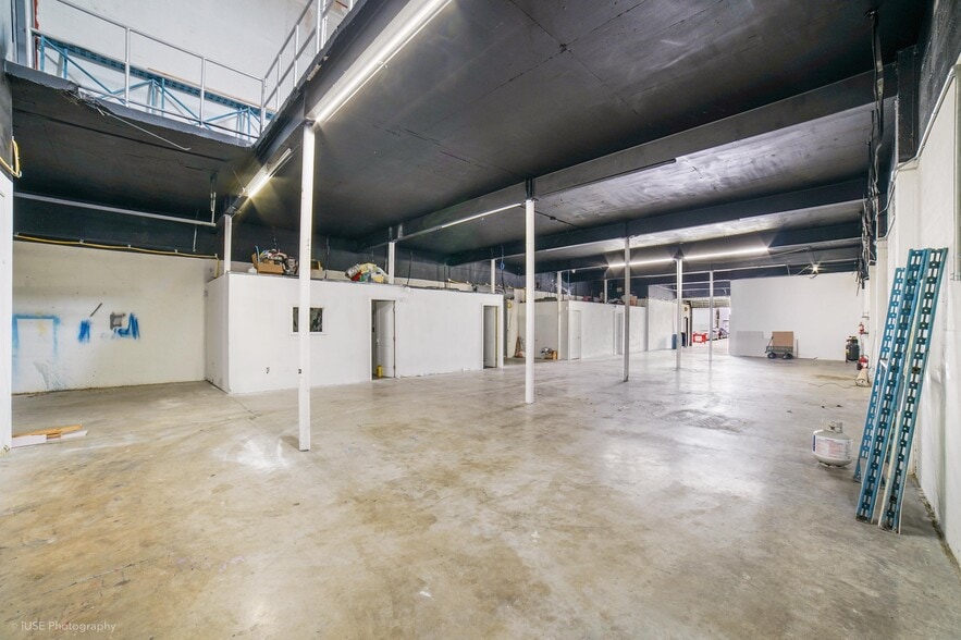 More Photos Of 450 W 28th St, Hialeah Warehouse For Lease