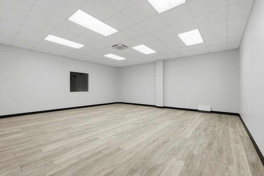 More Photos Of 6305 Beverlyhill St, Houston Warehouse For Sale