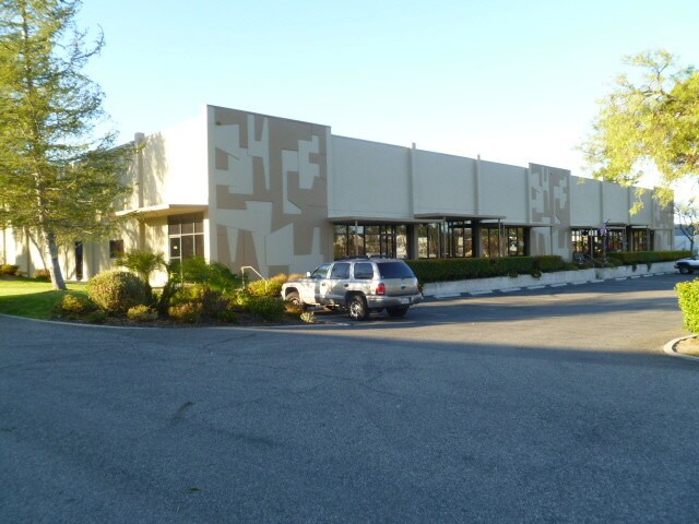 More Photos Of 1311-1339 Lawrence Dr, Newbury Park Warehouse For Lease