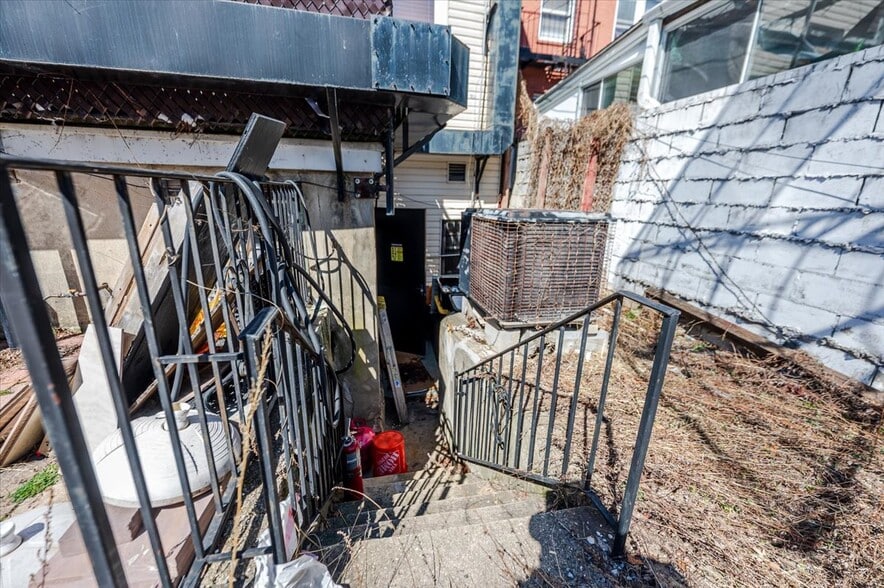 More Photos Of 2918 Bruckner Blvd, Bronx Bar For Sale