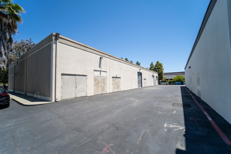 More Photos Of 1296-1306 Reamwood Ave, Sunnyvale Flex For Lease