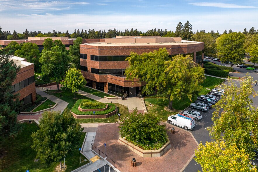 More Photos Of 2720 Gateway Oaks Dr, Sacramento Office For Lease