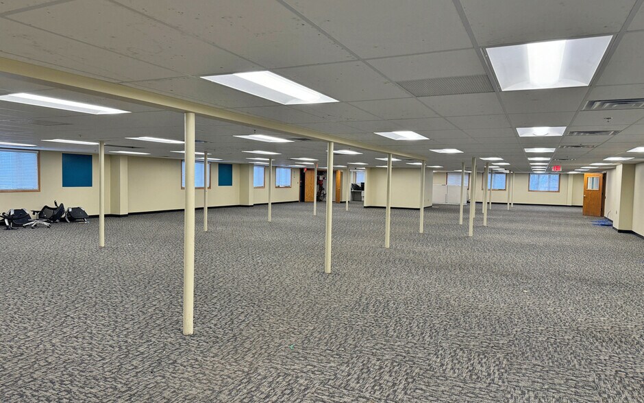 More Photos Of 2253 Air Park Rd, Rhinelander Distribution For Sale