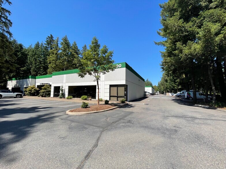 More Photos Of 17400 SW Upper Boones Ferry Rd, Portland Showroom For Lease