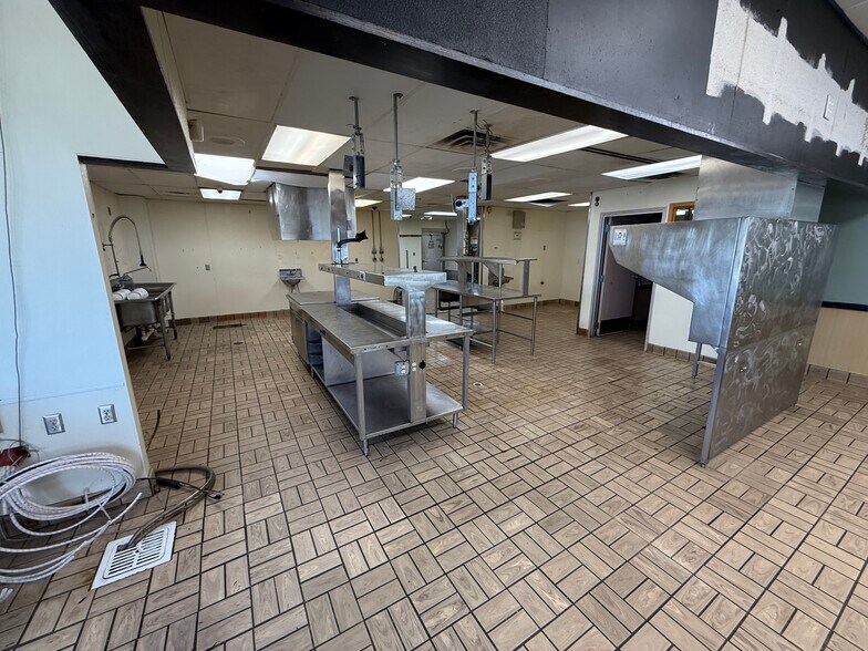 More Photos Of 225 S Fremont St, Shenandoah Fast Food For Lease