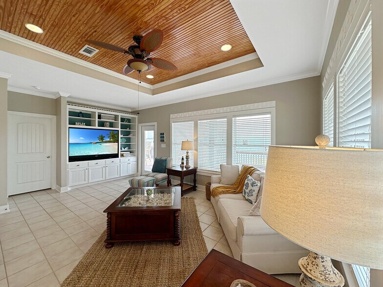 More Photos Of 944 Raymond, Crystal Beach Specialty For Sale