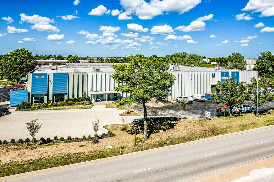 More Photos Of 14850 W 101st Ter, Lenexa Warehouse For Lease