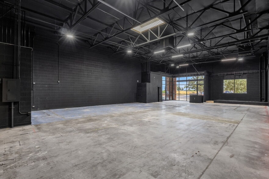 More Photos Of 7318 S 89th Pl, Mesa Showroom For Sale