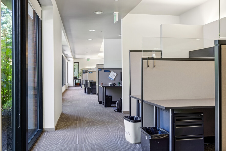 More Photos Of 10245-10255 Old Columbia Rd, Columbia Office For Sale