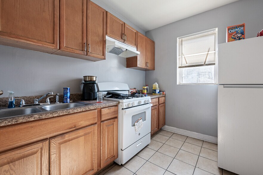 More Photos Of 447 E 82nd St, Chicago Apartments For Sale