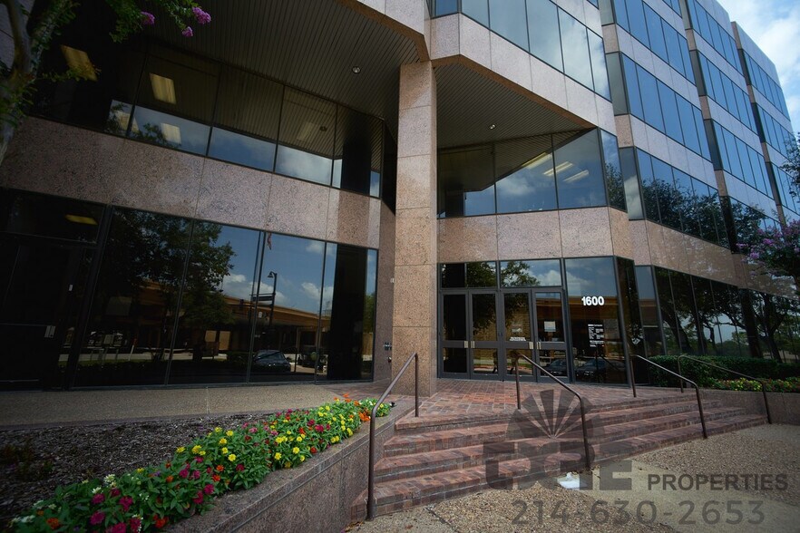 More Photos Of 1600 Airport Fwy, Bedford Office For Lease