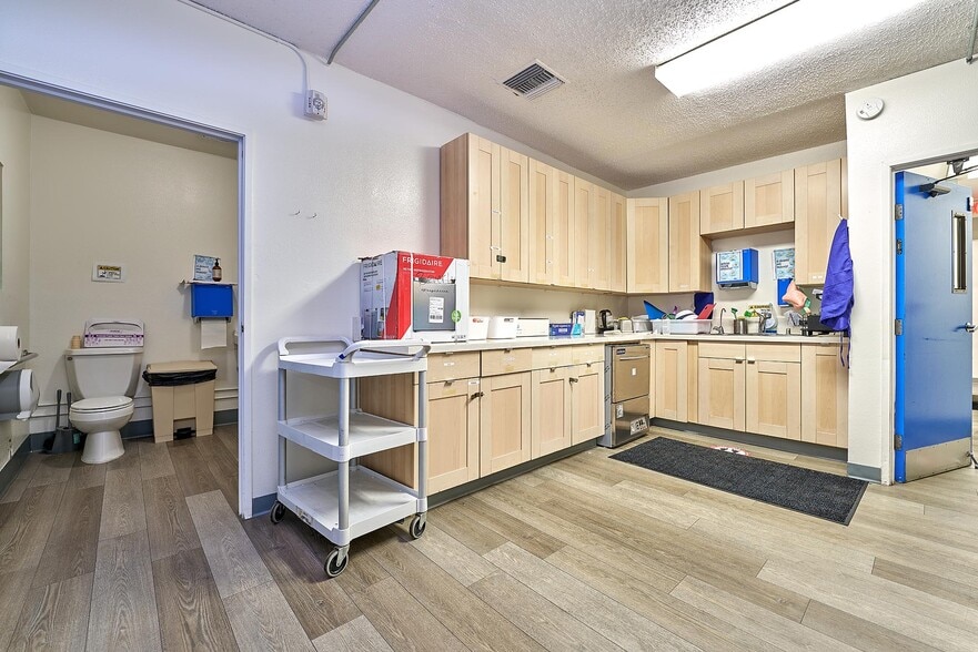 More Photos Of 1501 Beverly Blvd, Los Angeles Office For Sale