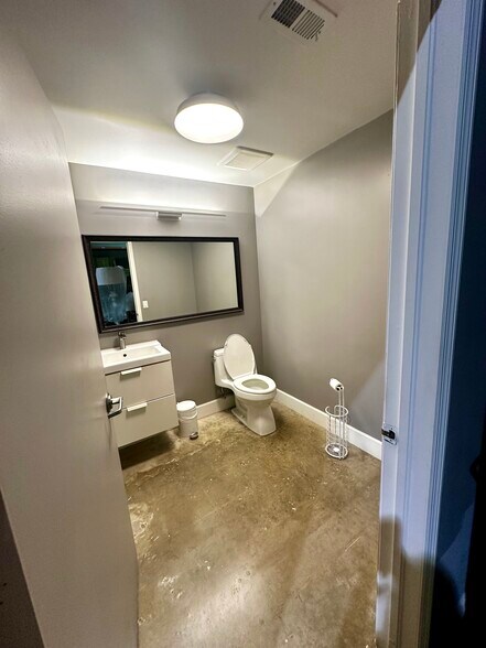 More Photos Of 2901 SW 3rd Ave, Fort Lauderdale Warehouse For Lease