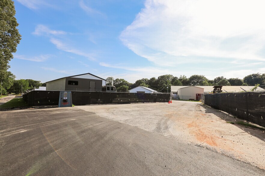 More Photos Of 5 Haynie St, Newnan Warehouse For Lease