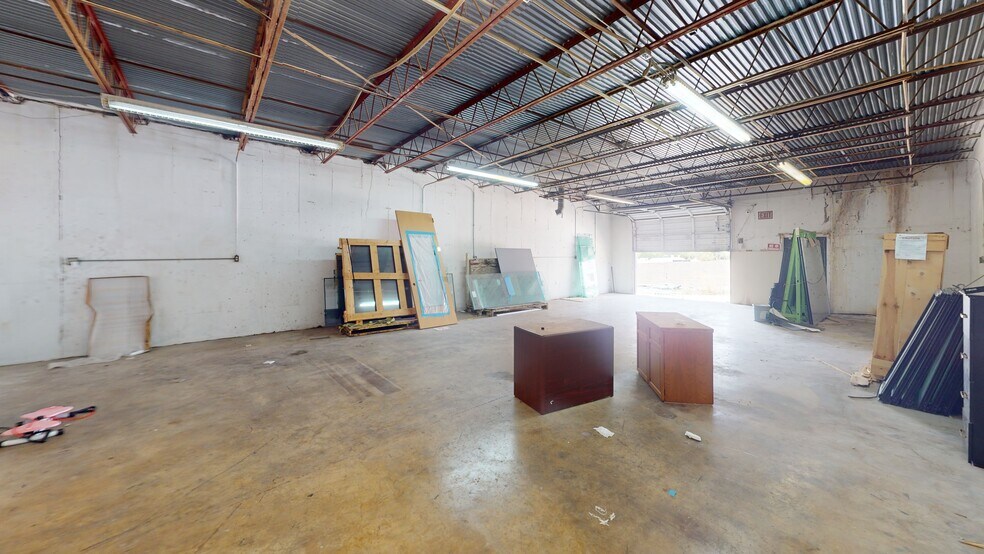 More Photos Of 10919-10927 Iota Dr, San Antonio Light Distribution For Lease