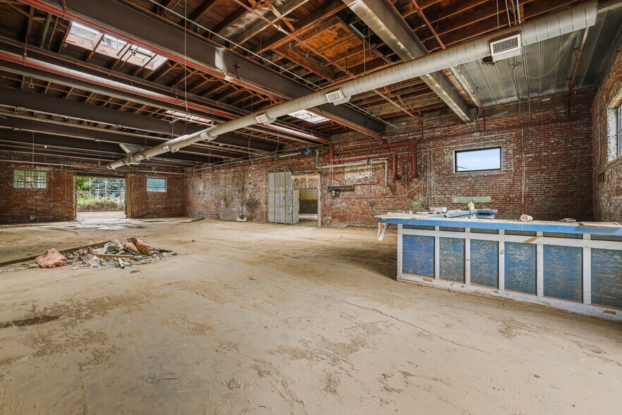 More Photos Of 9 Reed St, Asheville Showroom For Sale