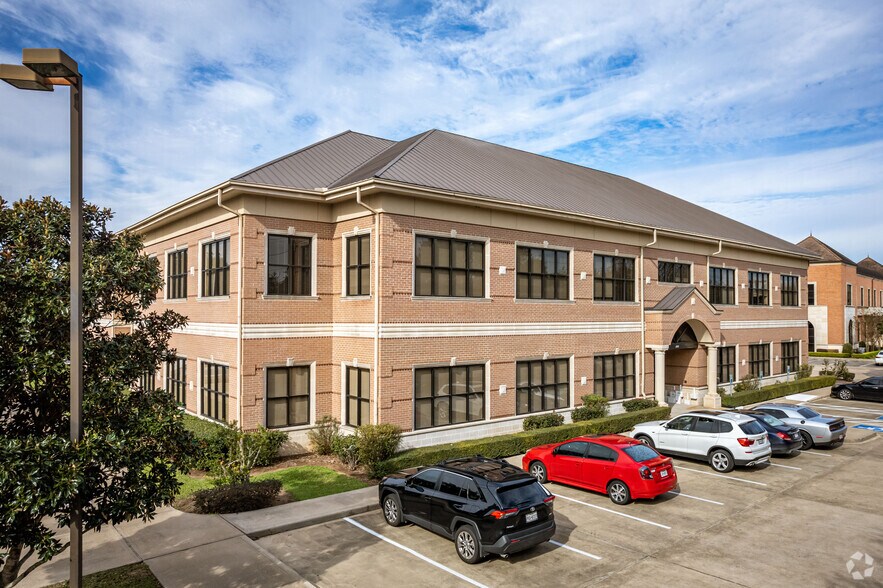More Photos Of 4660 Sweetwater Blvd, Sugar Land Office For Lease