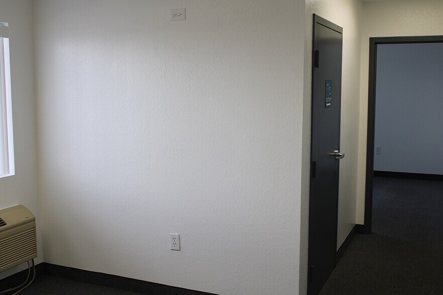 More Photos Of 6885 Speedway Blvd, Las Vegas Light Manufacturing For Lease