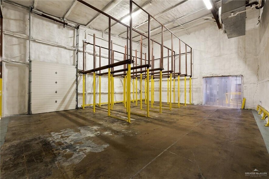 More Photos Of 1300 W US Highway 83, Alamo Warehouse For Lease