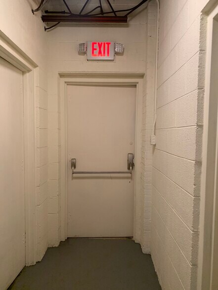 More Photos Of 5810-5814 Seminary Rd, Alexandria Freestanding For Lease