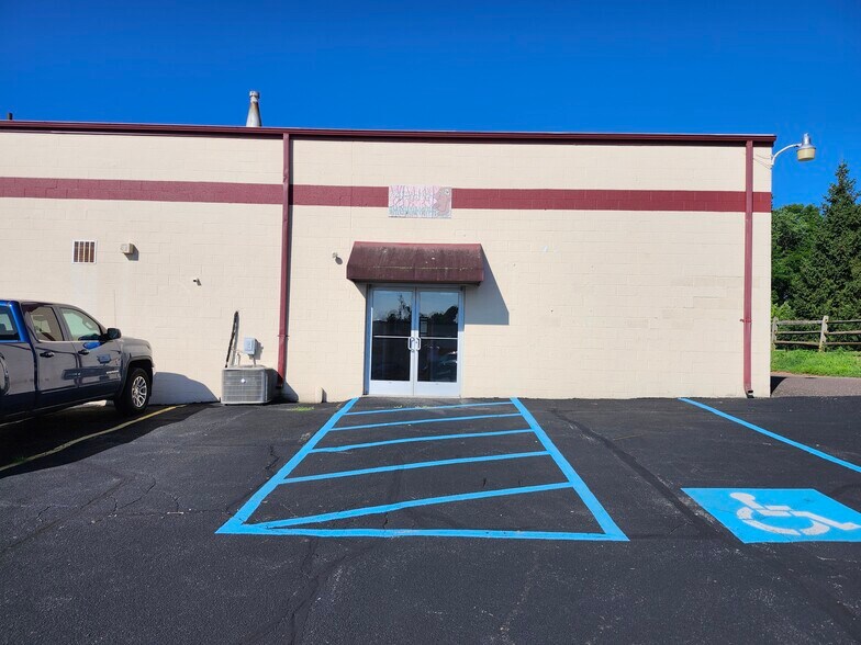 More Photos Of 252 Bethlehem Pike, Colmar Showroom For Lease