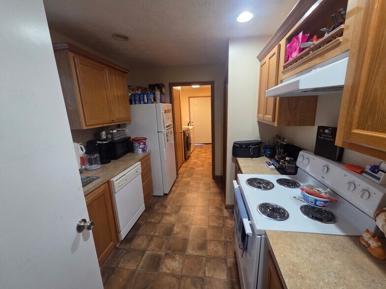 More Photos Of 402 5th St, New Haven Storefront For Sale