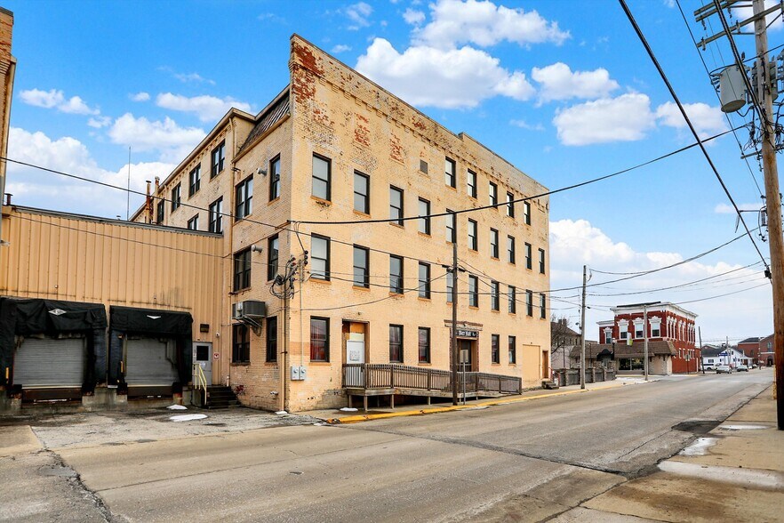 More Photos Of 35 S Main St, Batesville Warehouse For Sale