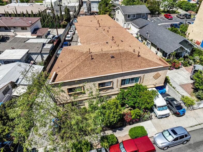 Primary Photo Of 5005 Axtell St, Los Angeles Apartments For Sale