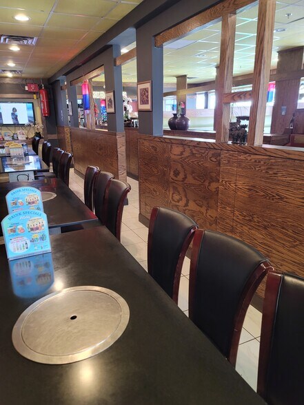 More Photos Of 584 Bloor St W, Toronto Restaurant For Sale