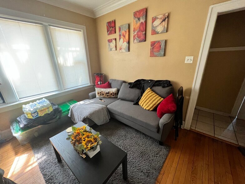 More Photos Of 2433 W 69th St, Chicago Apartments For Sale