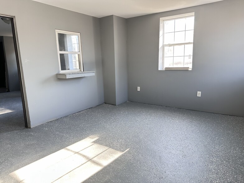 More Photos Of 610 N Chestnut St, Henderson General Retail For Lease