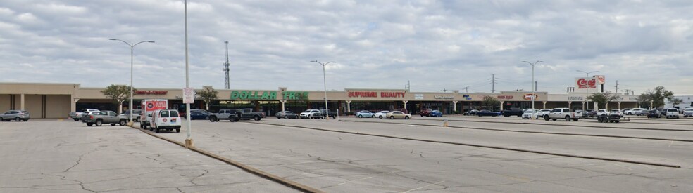 More Photos Of 126-190 Gateway, Beaumont Unknown For Lease