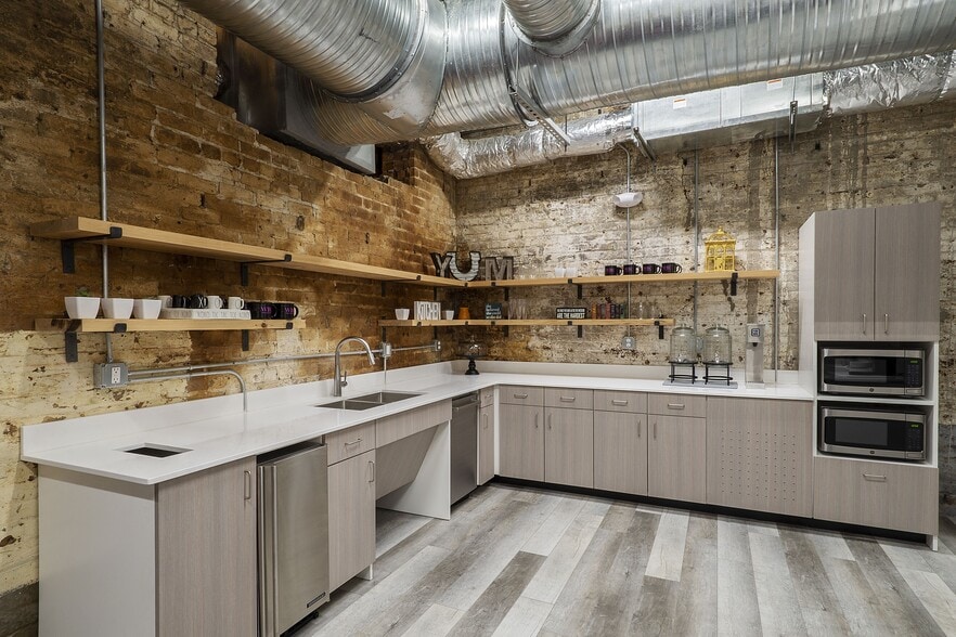 More Photos Of 401 Saint Joseph St, New Orleans Office For Sale