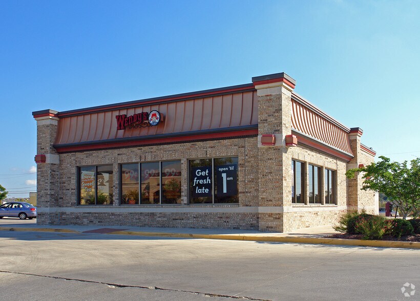 Primary Photo Of 19170 Stone Oak Pky, San Antonio Fast Food For Lease