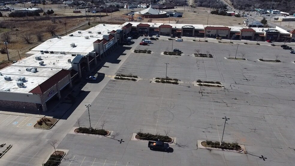 Primary Photo Of 1104-1148 NE 36th St, Oklahoma City General Retail For Sale