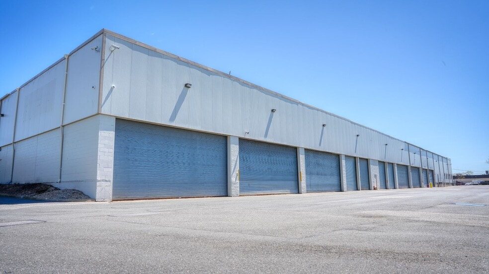 More Photos Of 300 Michael Dr, Syosset Light Distribution For Lease